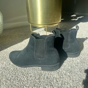 TOMS Black Suede Chelsea Boot size 8.5